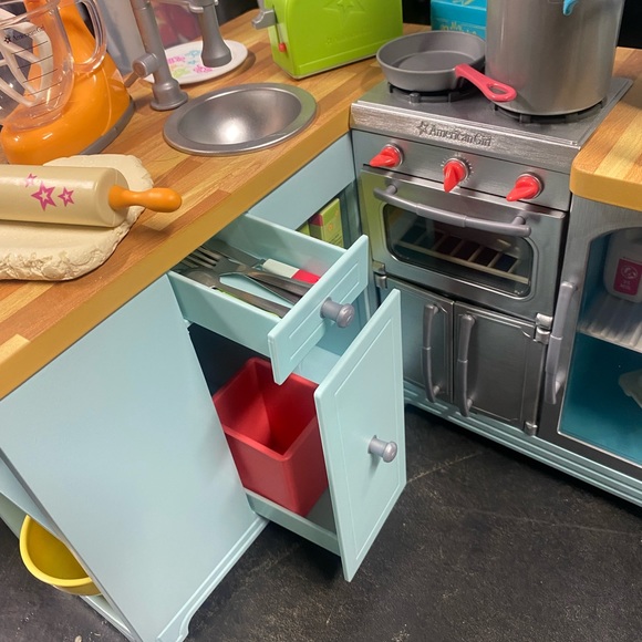 American Girl Gourmet Kitchen Set - Picture 6 of 11